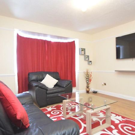 Four Bedroom Townhouse 12 Minutes Walk To Excel Exhibition Centre 런던 외부 사진