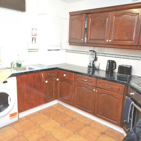 Four Bedroom Townhouse 12 Minutes Walk To Excel Exhibition Centre 런던 외부 사진