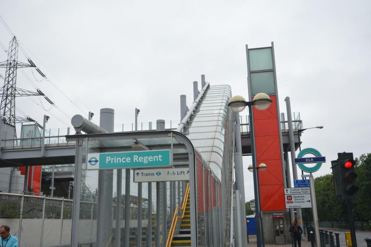 Four Bedroom Townhouse 12 Minutes Walk To Excel Exhibition Centre 런던 외부 사진