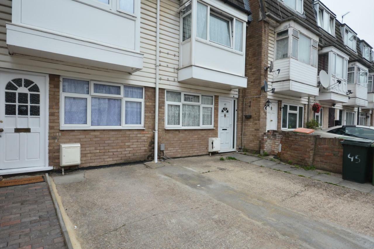 Four Bedroom Townhouse 12 Minutes Walk To Excel Exhibition Centre 런던 외부 사진