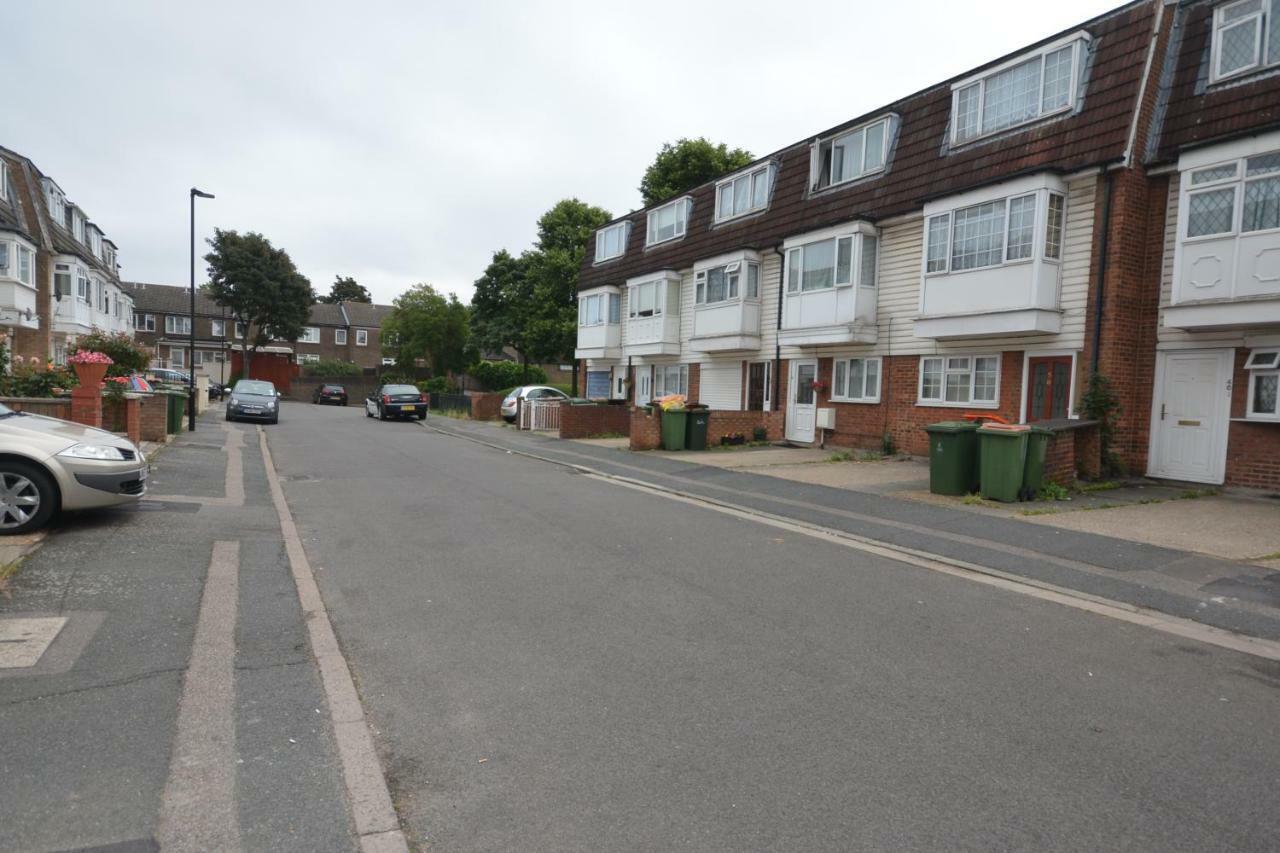 Four Bedroom Townhouse 12 Minutes Walk To Excel Exhibition Centre 런던 외부 사진