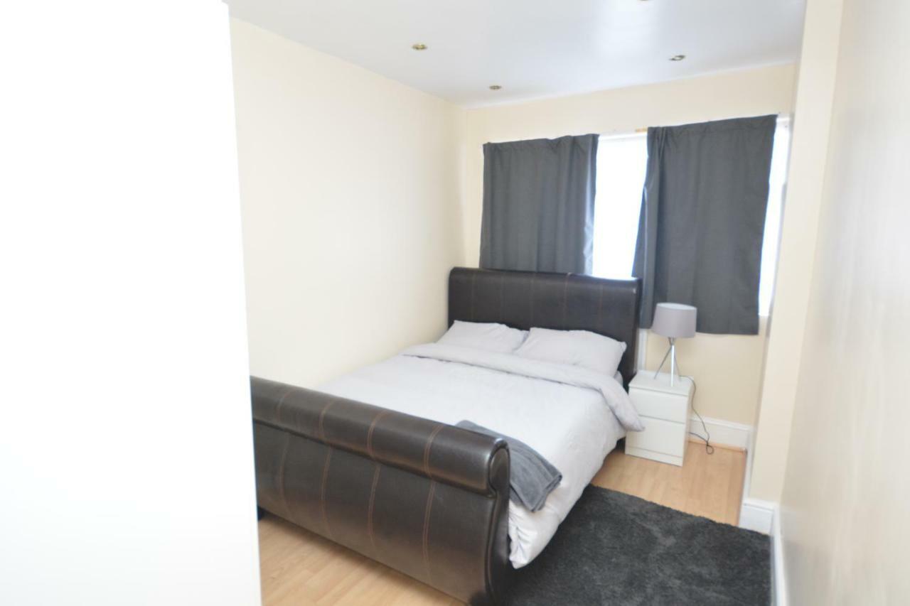 Four Bedroom Townhouse 12 Minutes Walk To Excel Exhibition Centre 런던 외부 사진