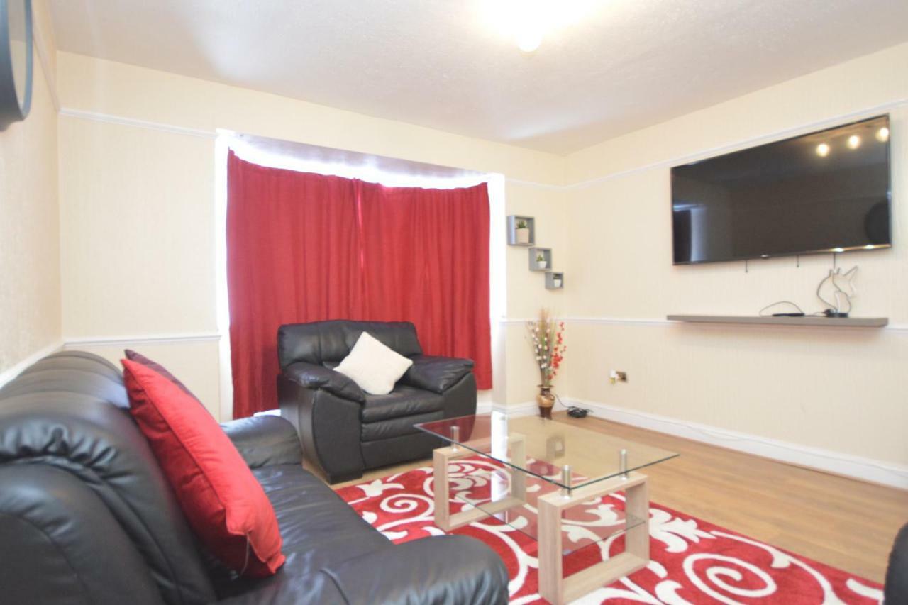 Four Bedroom Townhouse 12 Minutes Walk To Excel Exhibition Centre 런던 외부 사진