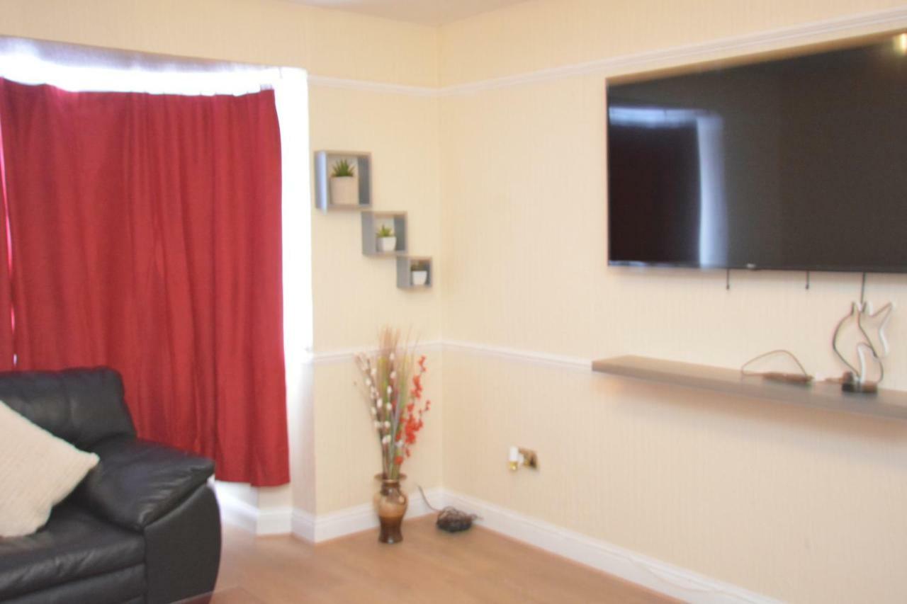 Four Bedroom Townhouse 12 Minutes Walk To Excel Exhibition Centre 런던 외부 사진