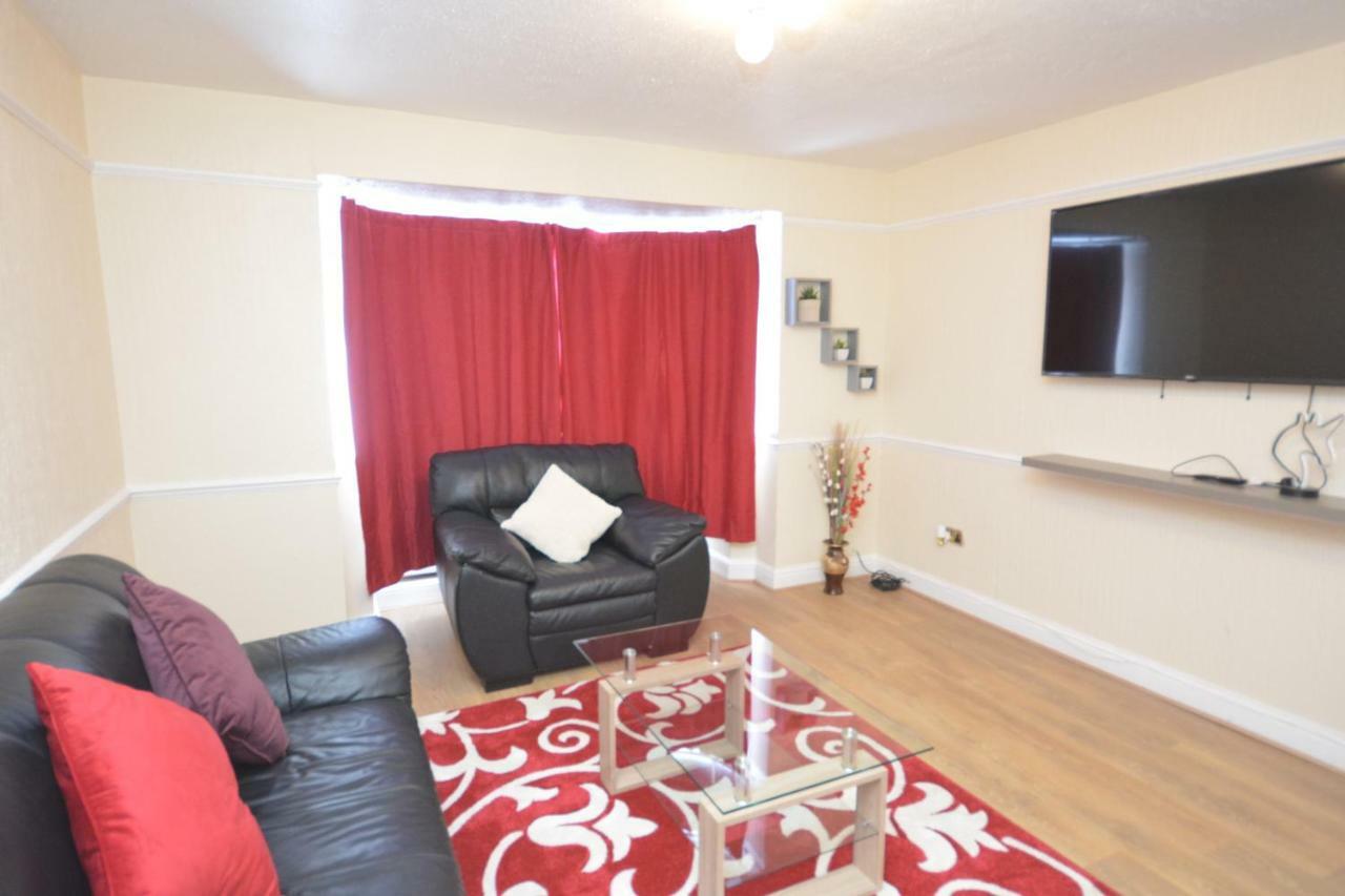 Four Bedroom Townhouse 12 Minutes Walk To Excel Exhibition Centre 런던 외부 사진
