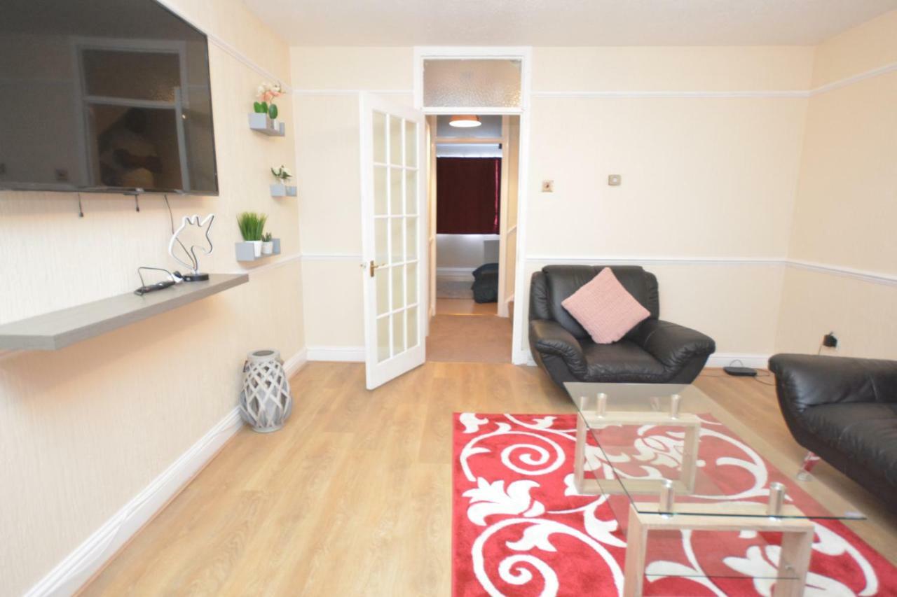 Four Bedroom Townhouse 12 Minutes Walk To Excel Exhibition Centre 런던 외부 사진