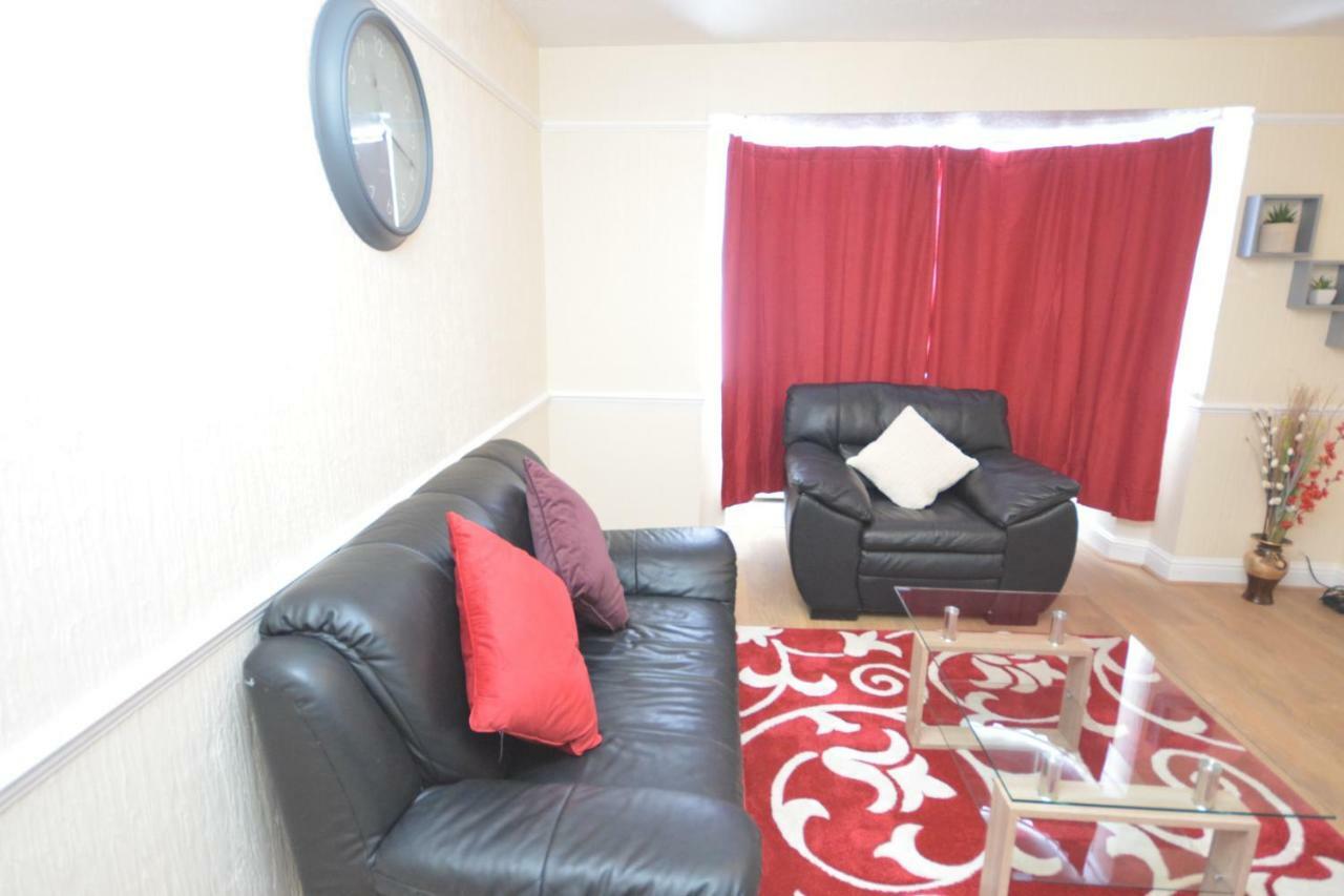Four Bedroom Townhouse 12 Minutes Walk To Excel Exhibition Centre 런던 외부 사진