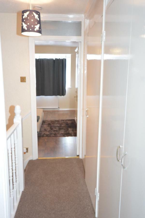 Four Bedroom Townhouse 12 Minutes Walk To Excel Exhibition Centre 런던 외부 사진
