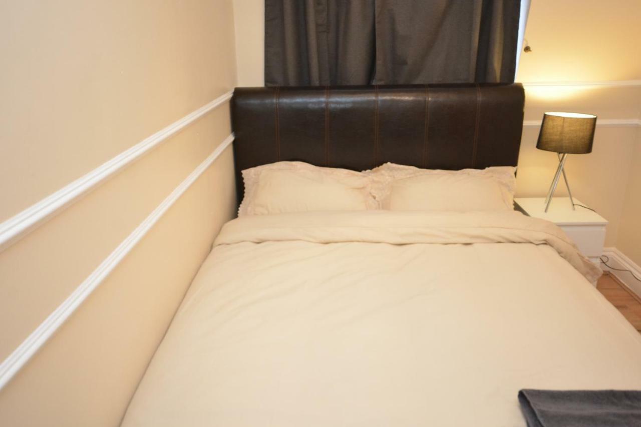 Four Bedroom Townhouse 12 Minutes Walk To Excel Exhibition Centre 런던 외부 사진