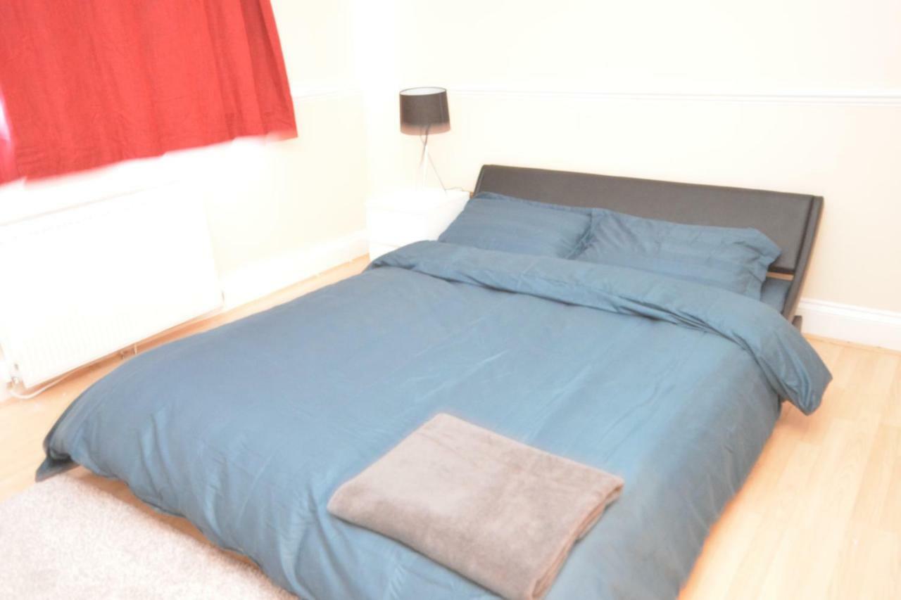 Four Bedroom Townhouse 12 Minutes Walk To Excel Exhibition Centre 런던 외부 사진