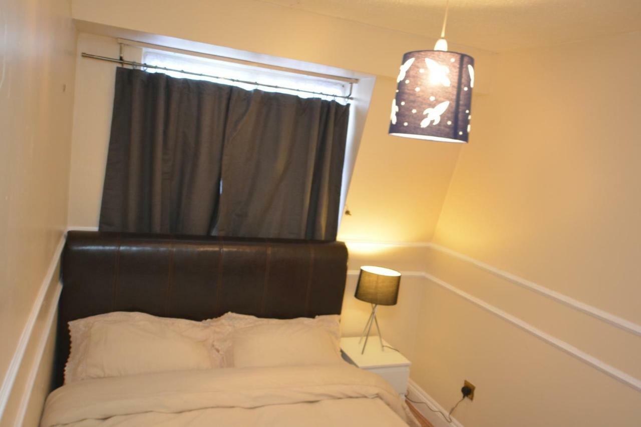Four Bedroom Townhouse 12 Minutes Walk To Excel Exhibition Centre 런던 외부 사진