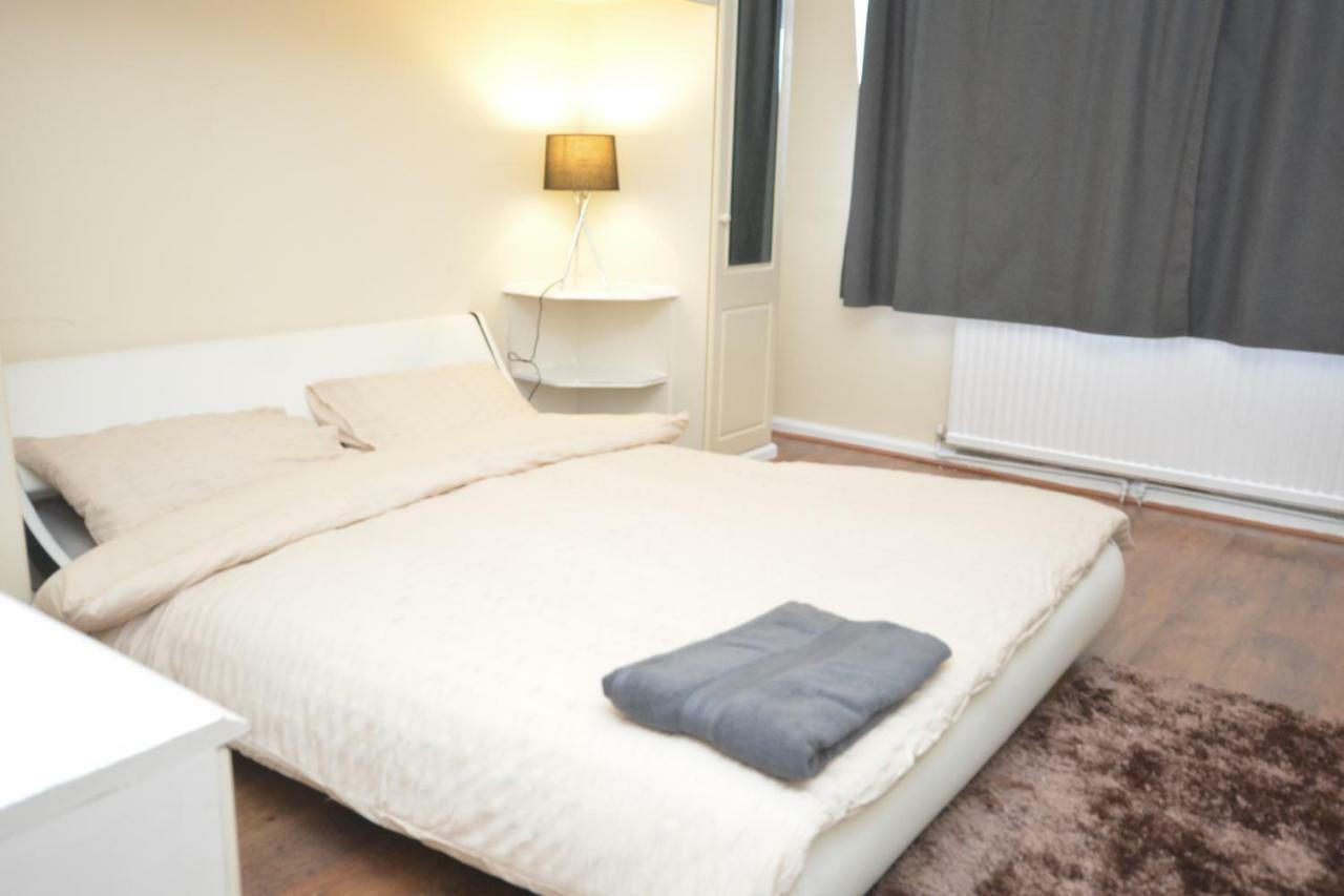 Four Bedroom Townhouse 12 Minutes Walk To Excel Exhibition Centre 런던 외부 사진