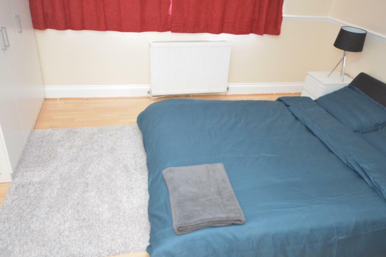 Four Bedroom Townhouse 12 Minutes Walk To Excel Exhibition Centre 런던 외부 사진