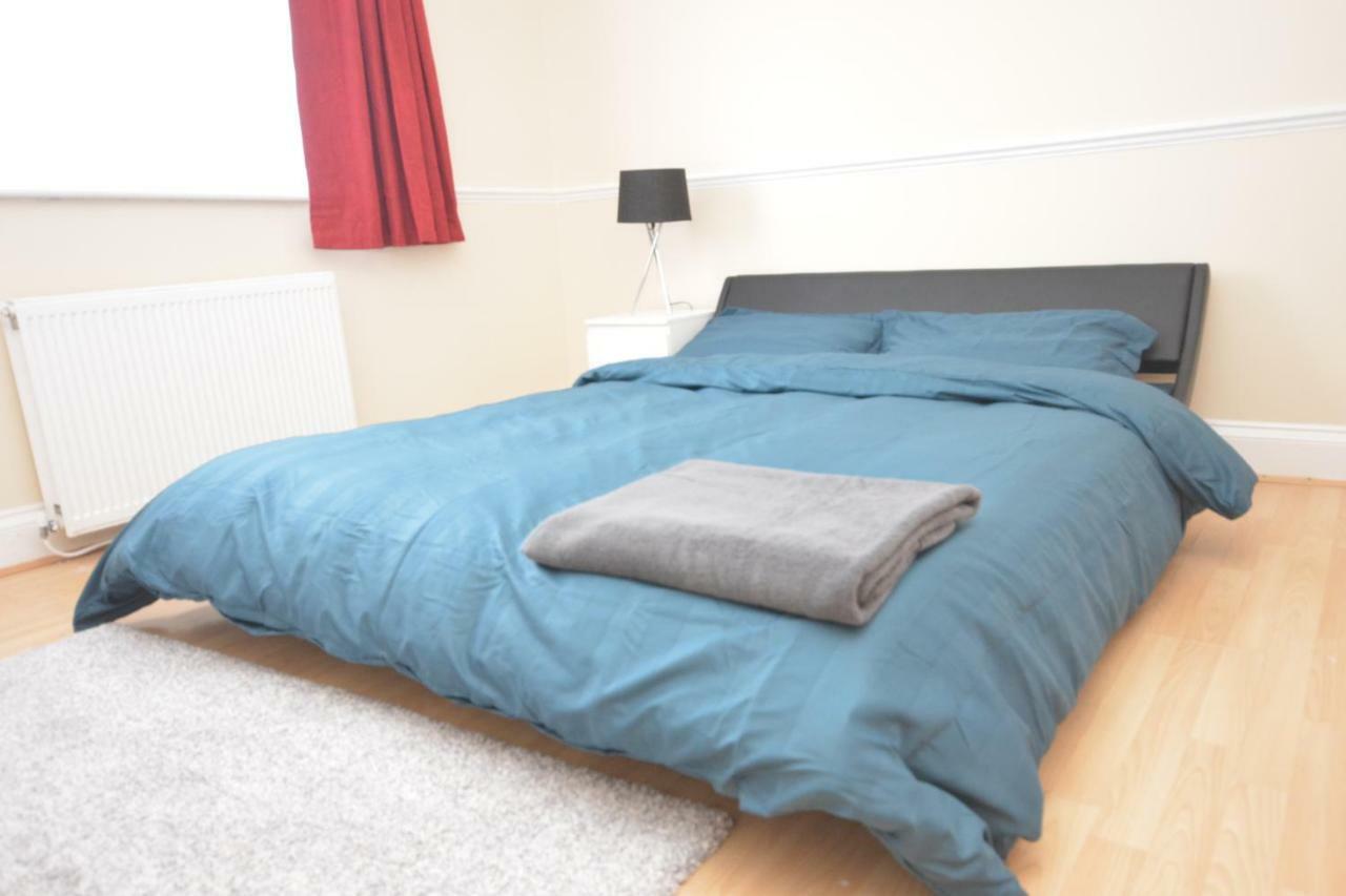 Four Bedroom Townhouse 12 Minutes Walk To Excel Exhibition Centre 런던 외부 사진