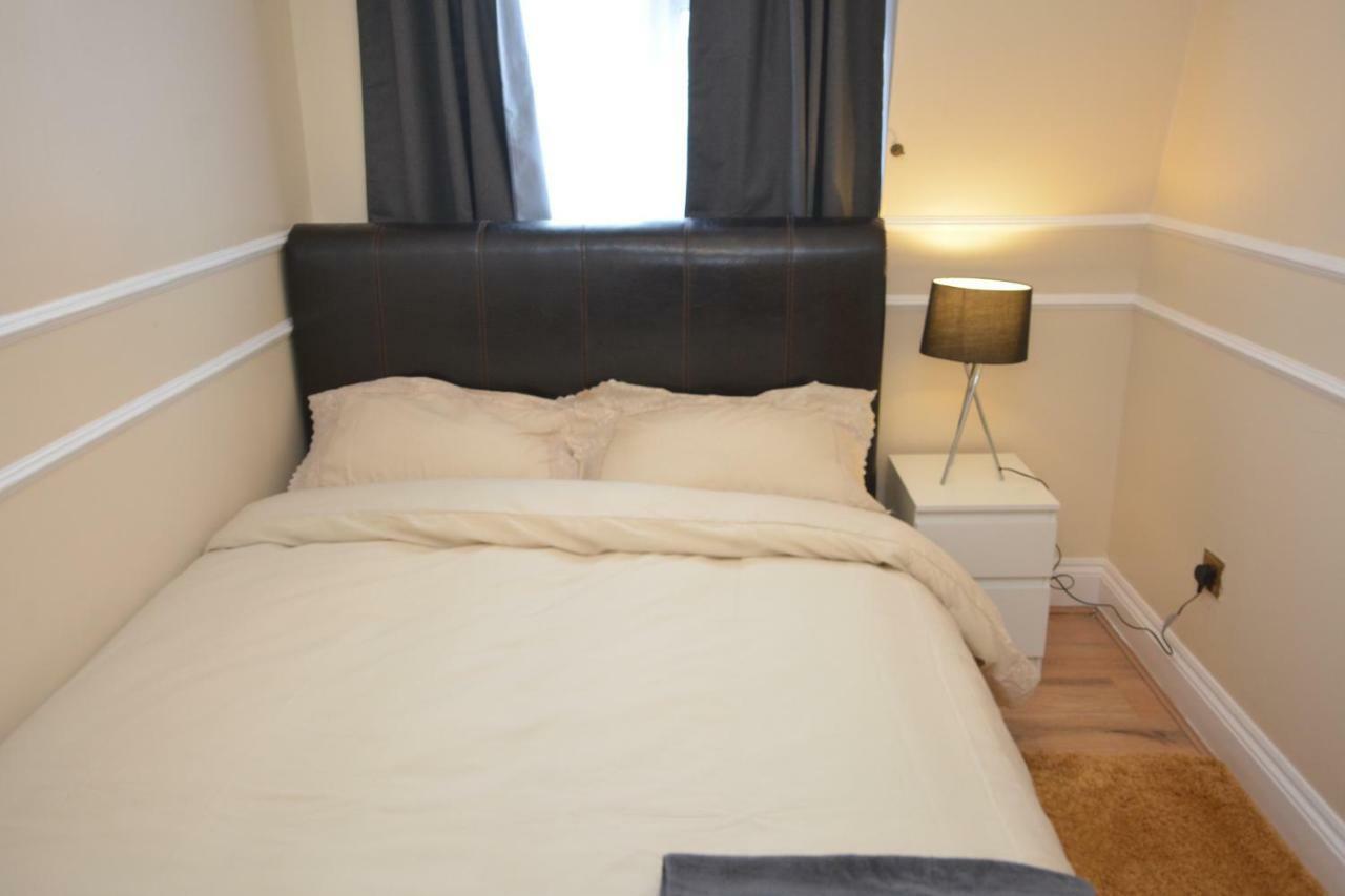 Four Bedroom Townhouse 12 Minutes Walk To Excel Exhibition Centre 런던 외부 사진