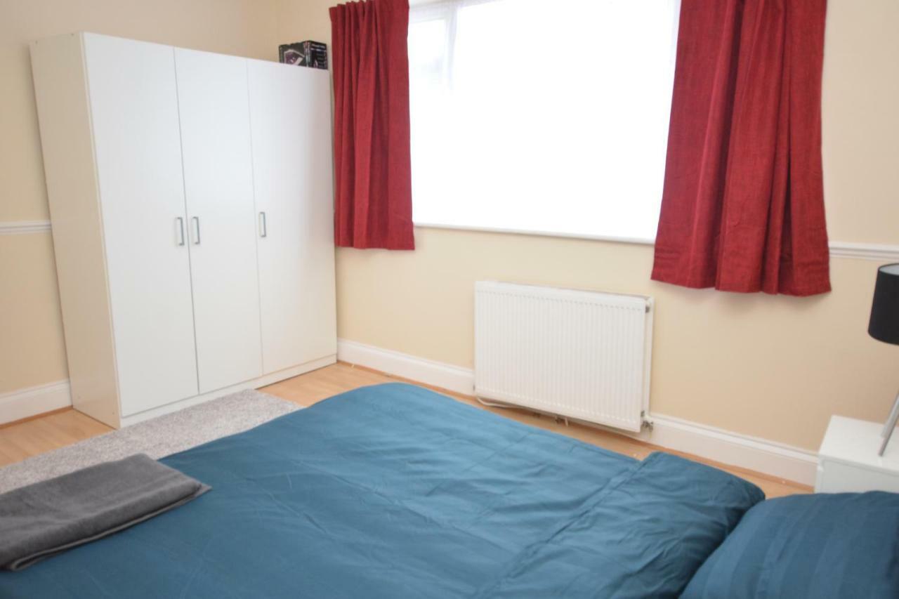 Four Bedroom Townhouse 12 Minutes Walk To Excel Exhibition Centre 런던 외부 사진