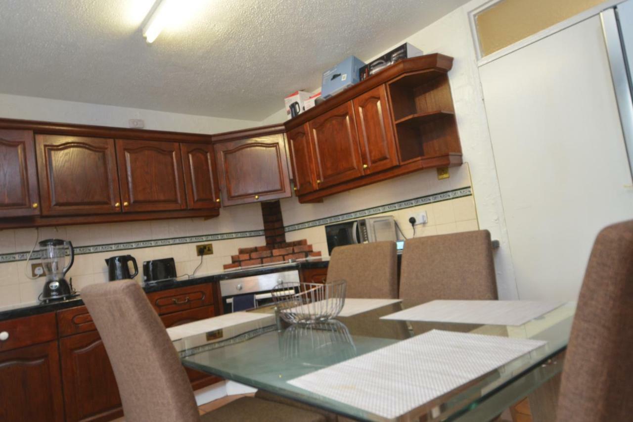 Four Bedroom Townhouse 12 Minutes Walk To Excel Exhibition Centre 런던 외부 사진