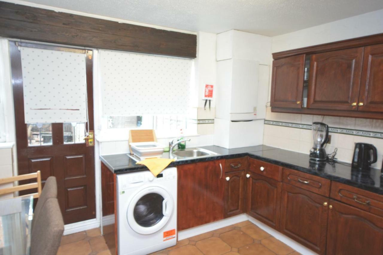 Four Bedroom Townhouse 12 Minutes Walk To Excel Exhibition Centre 런던 외부 사진