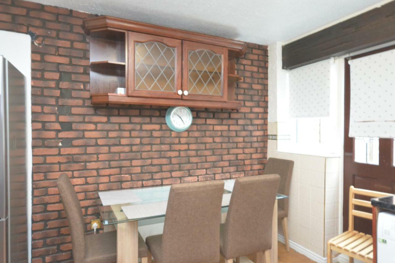 Four Bedroom Townhouse 12 Minutes Walk To Excel Exhibition Centre 런던 외부 사진