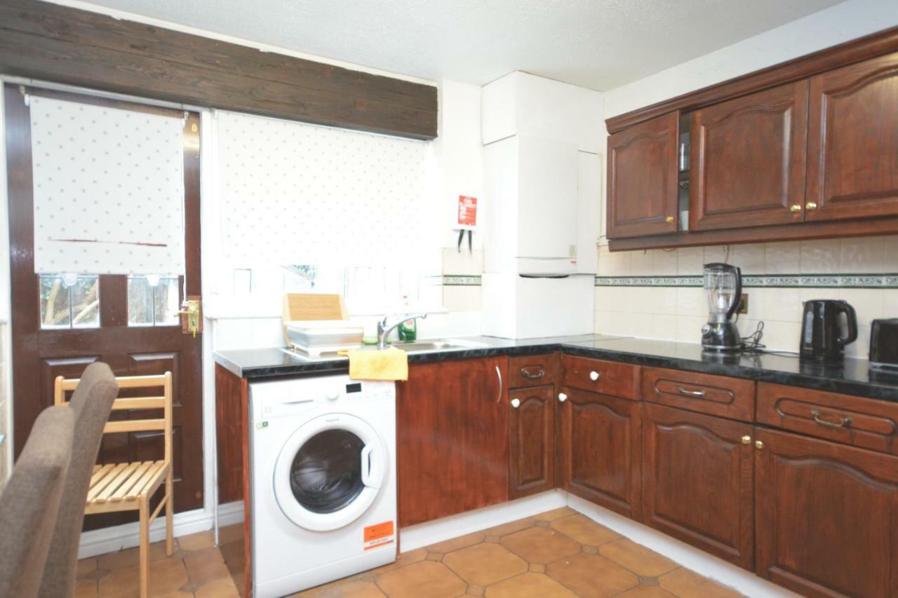 Four Bedroom Townhouse 12 Minutes Walk To Excel Exhibition Centre 런던 외부 사진