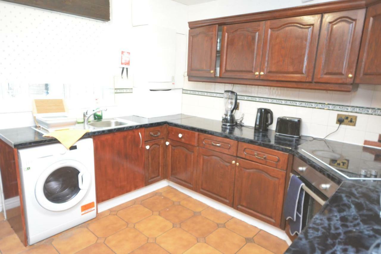 Four Bedroom Townhouse 12 Minutes Walk To Excel Exhibition Centre 런던 외부 사진
