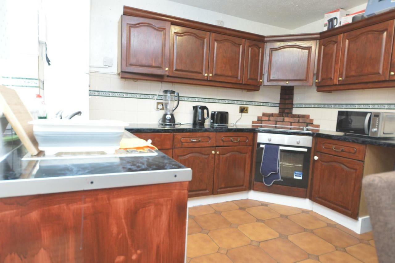 Four Bedroom Townhouse 12 Minutes Walk To Excel Exhibition Centre 런던 외부 사진